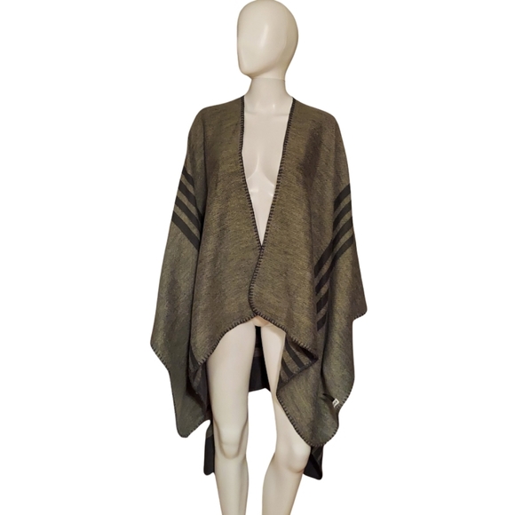 BB Dakota X Fab Fit Fun Reversible Striped Poncho/Wrap - Picture 7 of 16